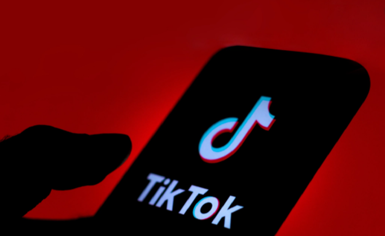bussin-meaning-the-new-viral-tiktok-slang-brunchvirals